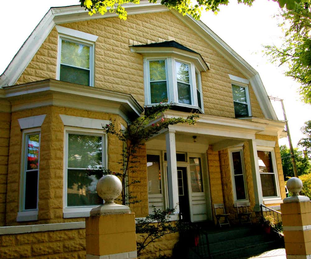 Gambrel Roof Style