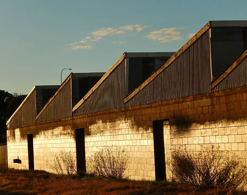 M/Sawtooth Roof Style