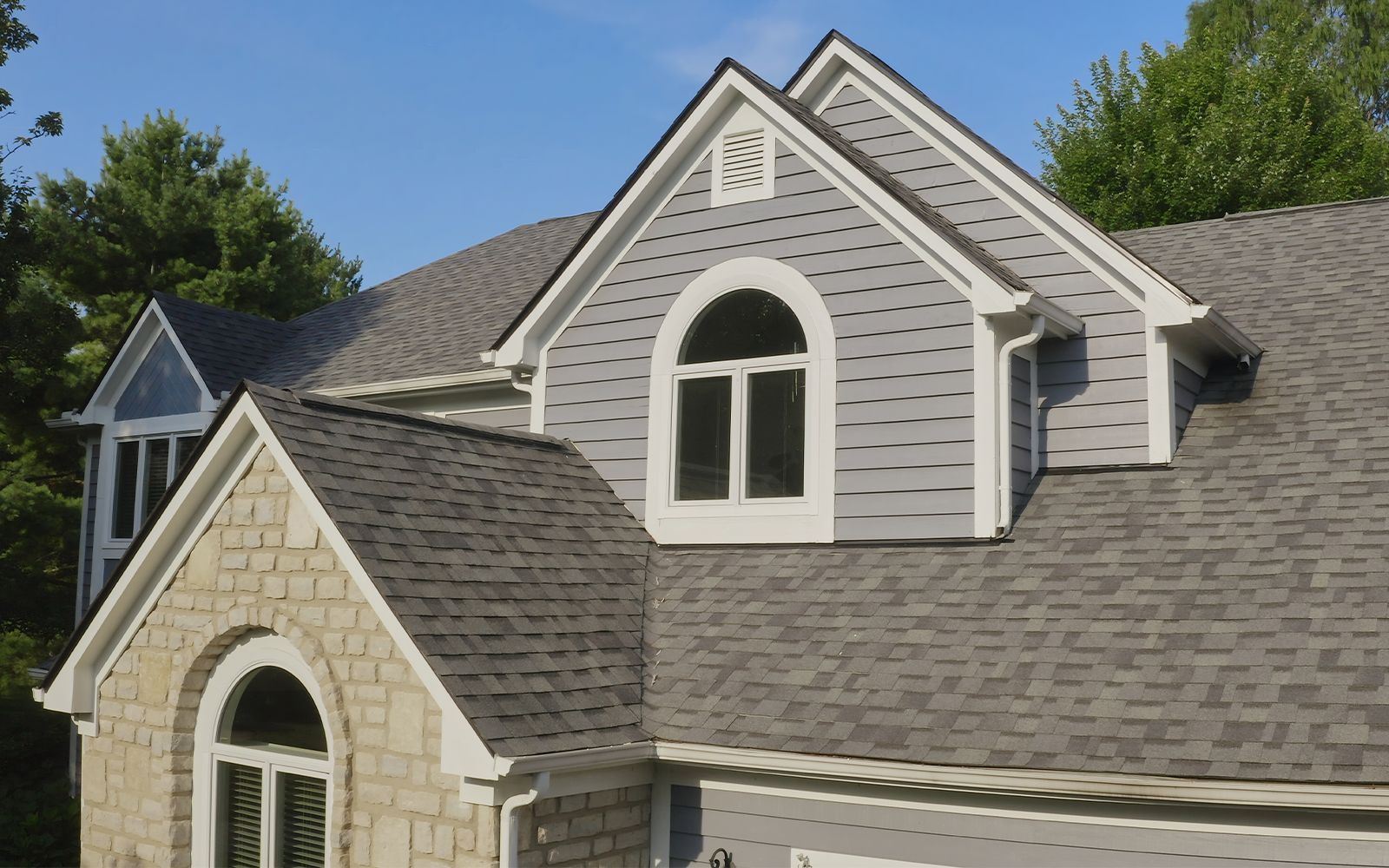 closeup of a asphalt shingle home